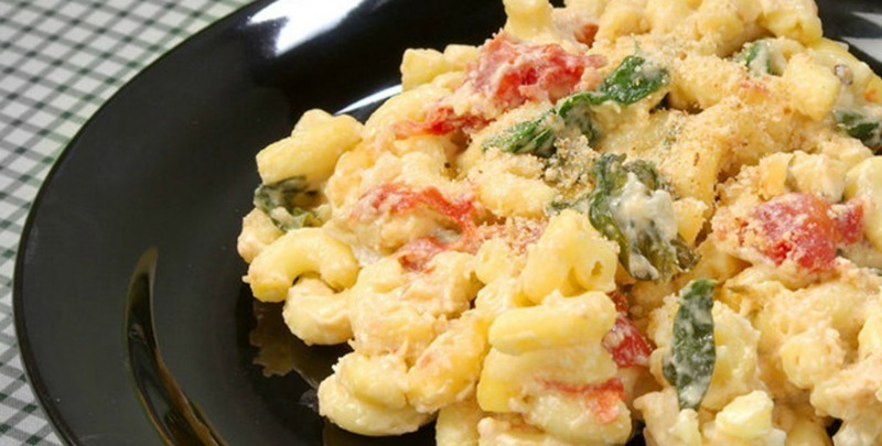 Cervasi-macaroni-cheese Macaroni and cheese with green and red vegetables on black plate